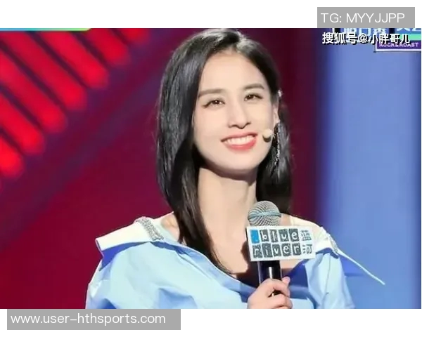 大球后退失足鞋子滑落意外摔倒引发全场哄笑的囧事